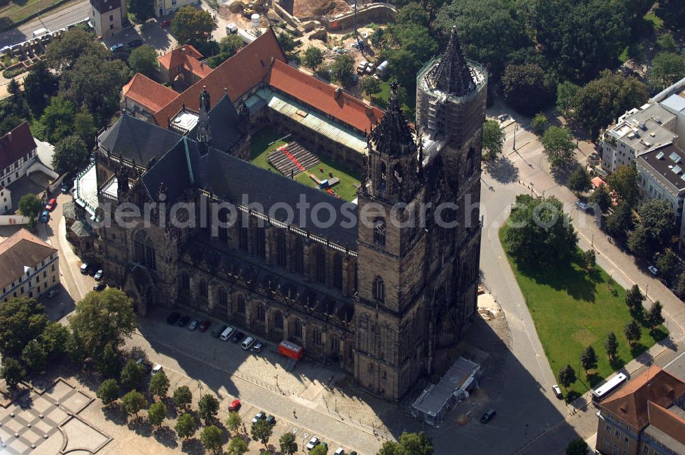 Aerial photograph Magdeburg - Der evangelische Dom zu Magdeburg St. Mauritius und Katharina, kurz Magdeburger Dom, ist eines der ältesten gotischen Bauwerke Deutschlands und Teil der Strasse der Romanik, die durch Sachsen-Anahlt führt.