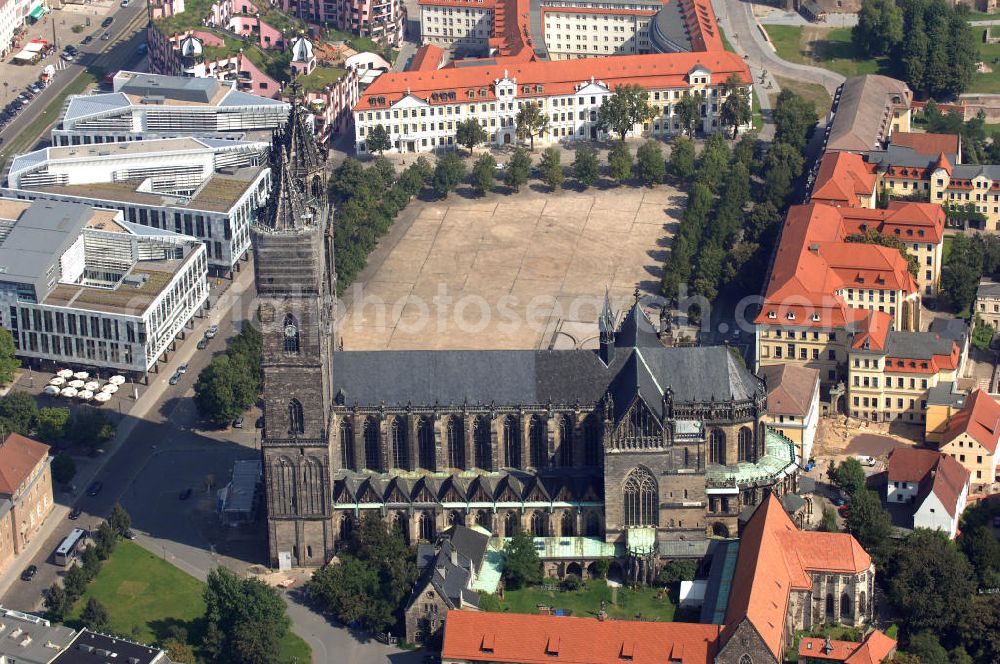 Aerial photograph Magdeburg - Der evangelische Dom zu Magdeburg St. Mauritius und Katharina, kurz Magdeburger Dom, ist eines der ältesten gotischen Bauwerke Deutschlands und Teil der Strasse der Romanik, die durch Sachsen-Anahlt führt.