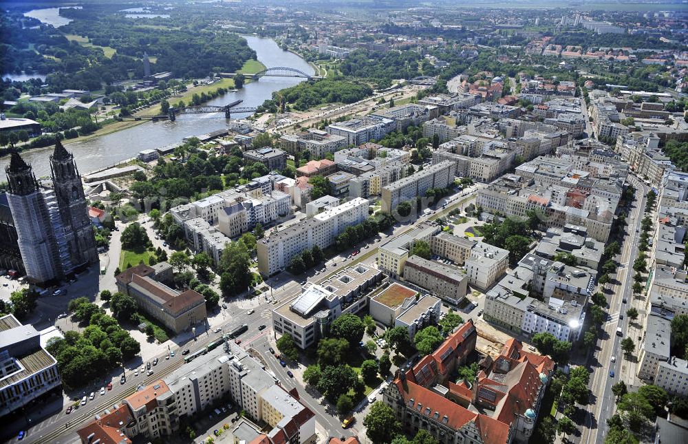 Aerial photograph Magdeburg - Blick auf den Magdeburger Dom und das Stadtzentrum. Der Dom zu Magdeburg St. Mauritius und Katharina, kurz Magdeburger Dom, ist die ehemalige Kathedrale des Erzbistums Magdeburg, die Grabkirche Kaiser Ottos I., das älteste gotische Bauwerk auf deutschem Boden und zugleich das Wahrzeichen der Stadt. View of the Cathedral of Magdeburg and the cityscape.