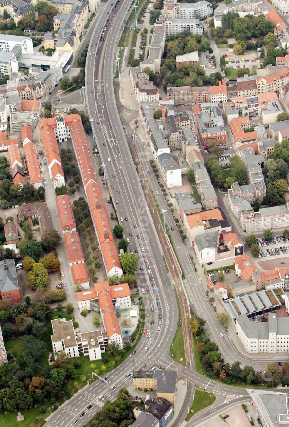 Aerial image Halle / Saale - Stadtansicht vom Bereich des Wohnneubaugebietes Zentrum Neustadt an der Magistrale in Halle. Neubaublöcke und Wohnhäuser am Ernst-Barlach-Ring und an der Azaleenstraße. Townscape from the district Halle-Neustadt.