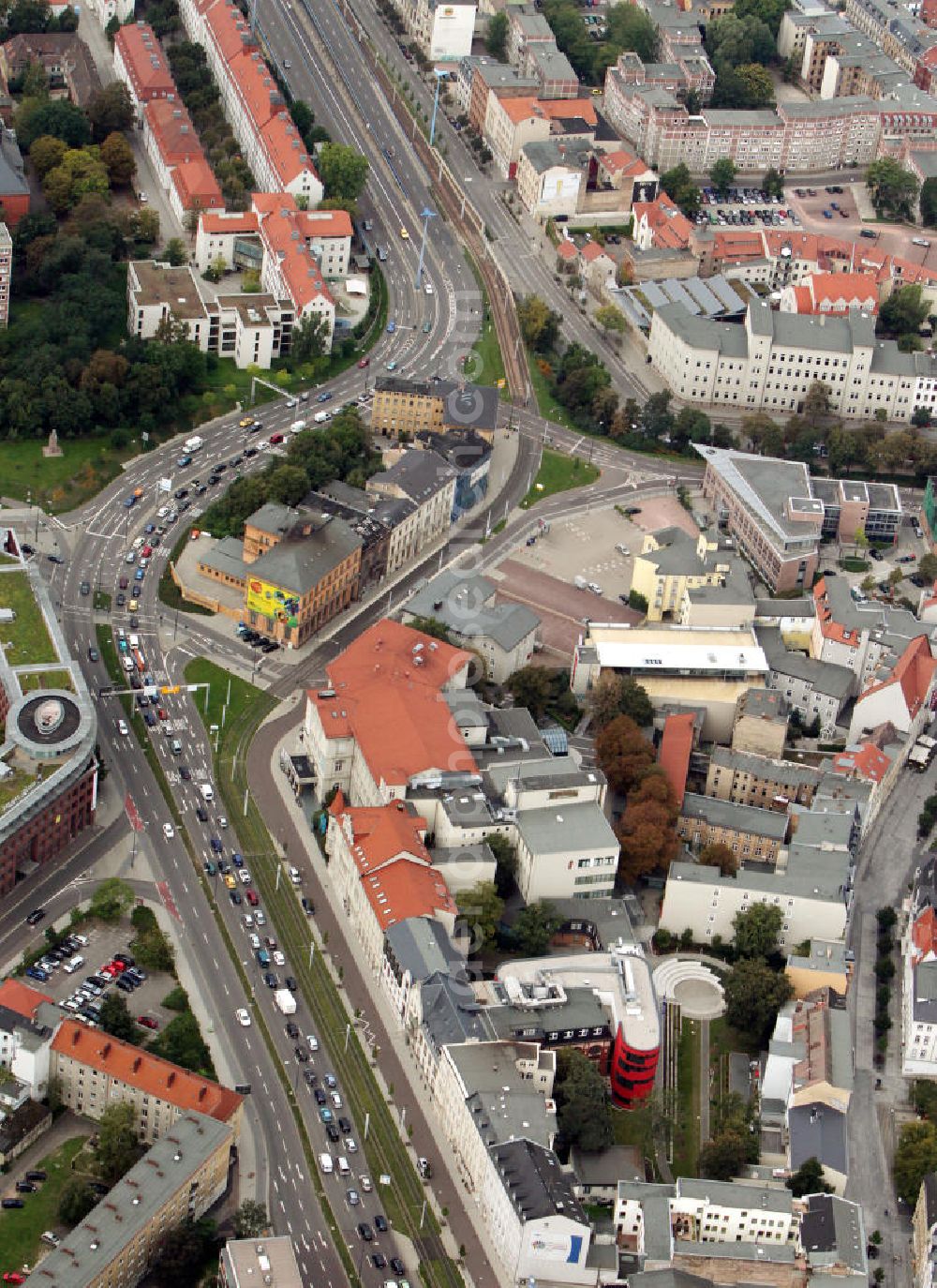 Halle / Saale from the bird's eye view: Stadtansicht vom Bereich des Wohnneubaugebietes Zentrum Neustadt an der Magistrale in Halle. Neubaublöcke und Wohnhäuser am Ernst-Barlach-Ring und an der Azaleenstraße. Townscape from the district Halle-Neustadt.