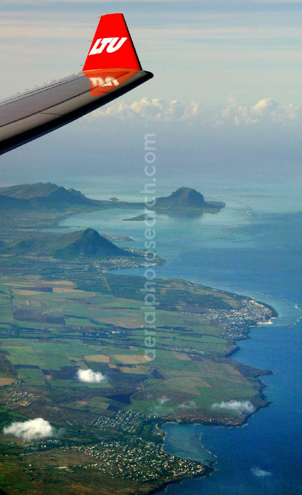 Mauritius from above - Blick auf die Städte Mahebourg und Riviere de Creoles und den Berg Mont Leon in Mauritius. View to the cities Mahebourg and Riviere de Creole and the Mont Leon in Mauritius.