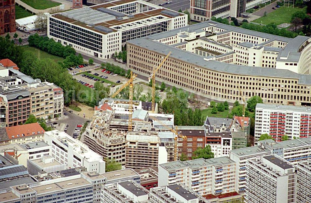 Aerial image Berlin - 02.Mai 2003 Büro- und Geschäftshausneubau am Hausvoigteiplatz hinter dem Außenministerium in Berlin-Mitte.