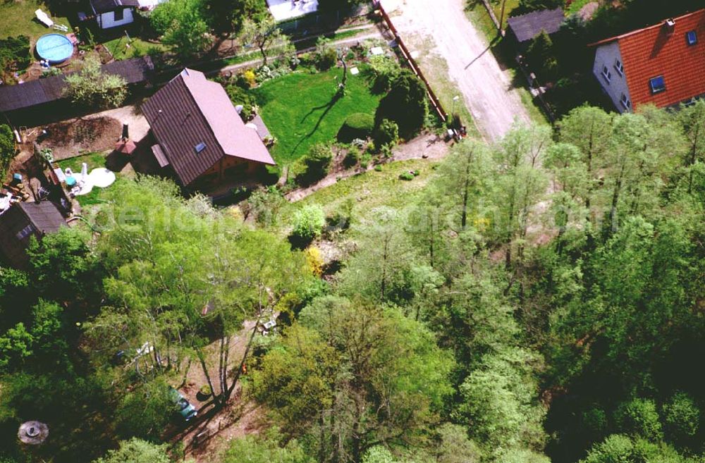 Bergfelde / Brandenburg from the bird's eye view: 02.Mai 2003 Grundstück der Familie Greinius in der Berkowstraße 1 in Bergfelde