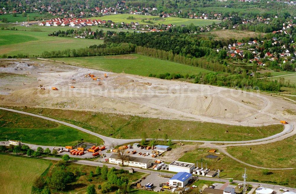 Aerial photograph Schönwalde / Brandenburg - 02.Mai 2003 Mülldeponie Schönwalde nördlich von Berlin (östlich von Buch).