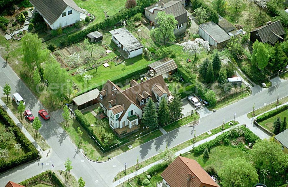 Aerial image Birkenwerder / Brandenburg - 02.Mai 2003 Wohnhaus an der Bayernstraße 16 in Birkenwerder.