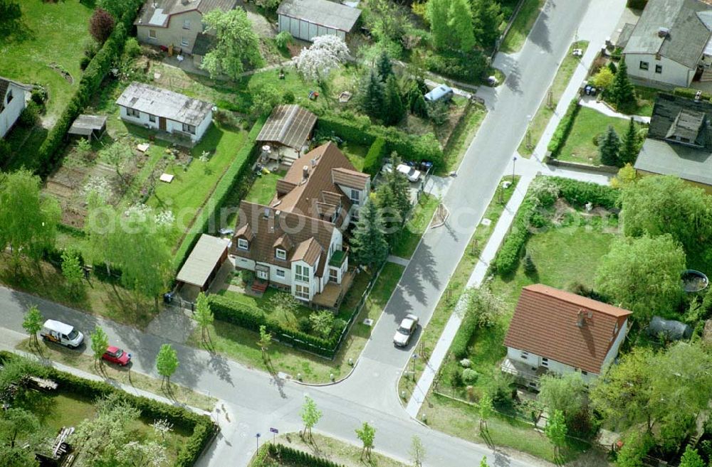 Aerial photograph Birkenwerder / Brandenburg - 02.Mai 2003 Wohnhaus an der Bayernstraße 16 in Birkenwerder.