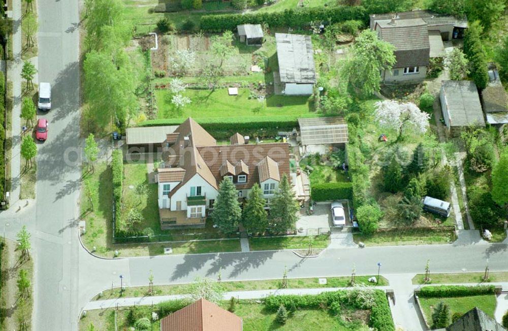 Aerial photograph Birkenwerder / Brandenburg - 02.Mai 2003 Wohnhaus an der Bayernstraße 16 in Birkenwerder.