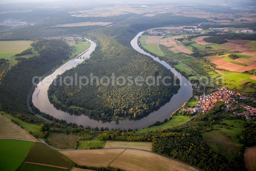 Kreuzwertheim from the bird's eye view: Curved loop of the riparian zones on the course of the river Main near Urphar in Kreuzwertheim in the state Bavaria