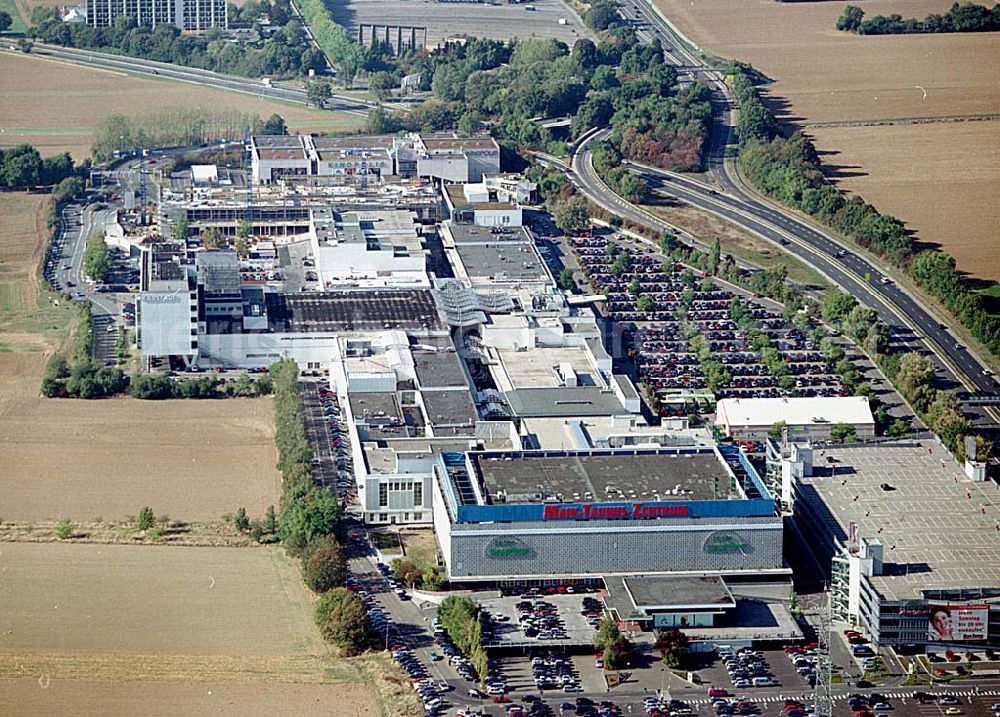 Sulzbach / Hessen from the bird's eye view: Sulzbach / Hessen Main-Taunus-Zentrum der ECE Projektmanagement GmbH in 65843 Sulzbach/ Taunus am Eschborner Dreieck nördlich von Frankfurt/ M. 20.09.03