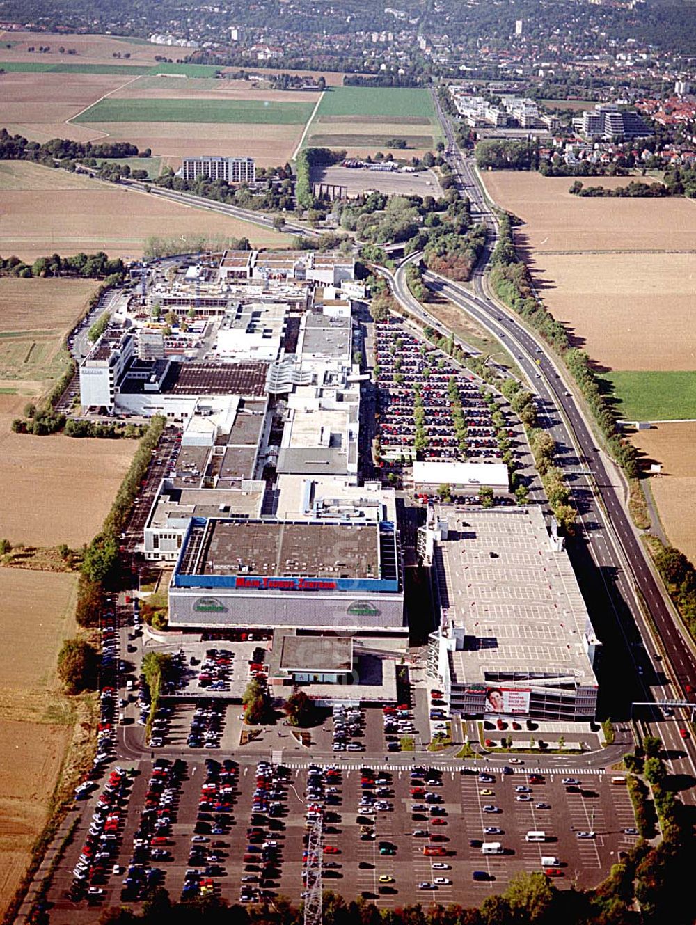 Sulzbach / Hessen from the bird's eye view: Sulzbach / Hessen Main-Taunus-Zentrum der ECE Projektmanagement GmbH in 65843 Sulzbach/ Taunus am Eschborner Dreieck nördlich von Frankfurt/ M. 20.09.03