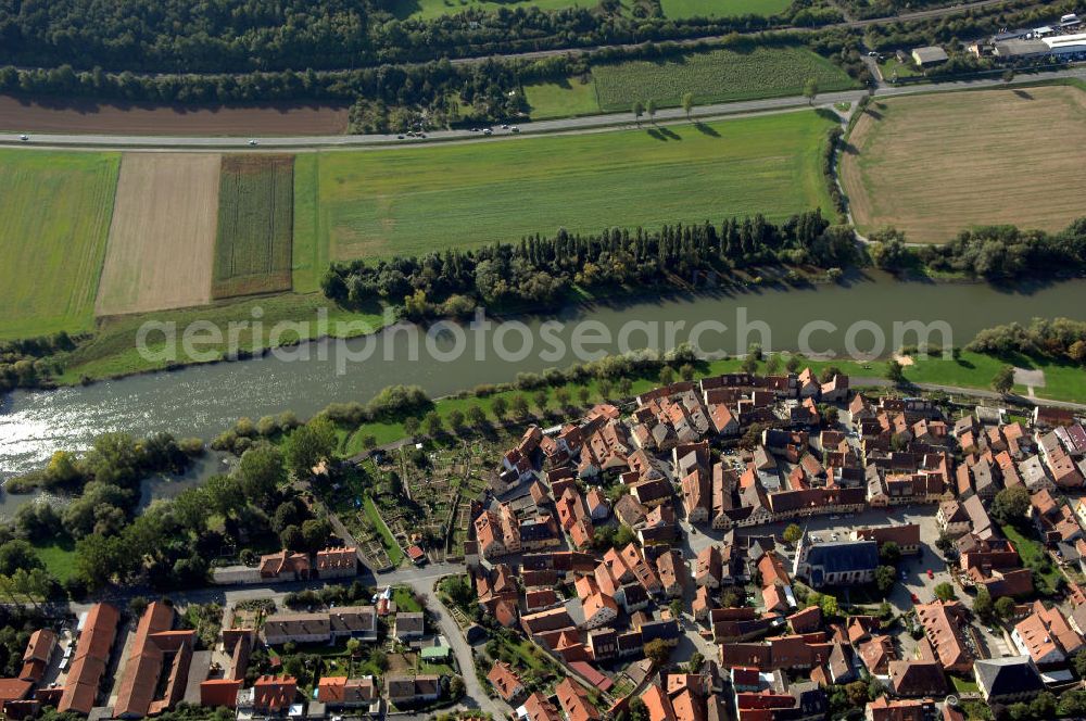 Aerial photograph Frickenhausen am Main - Blick aus Norden auf den Uferbereich am Main bei Frickenhausen.