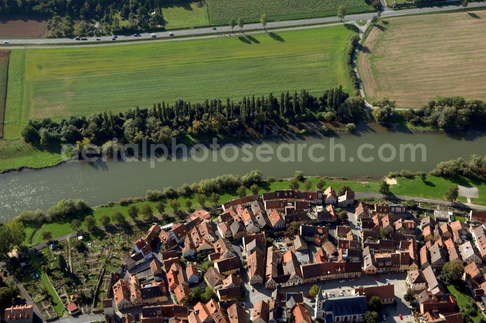 Frickenhausen am Main from above - Blick aus Norden auf den Uferbereich am Main bei Frickenhausen.