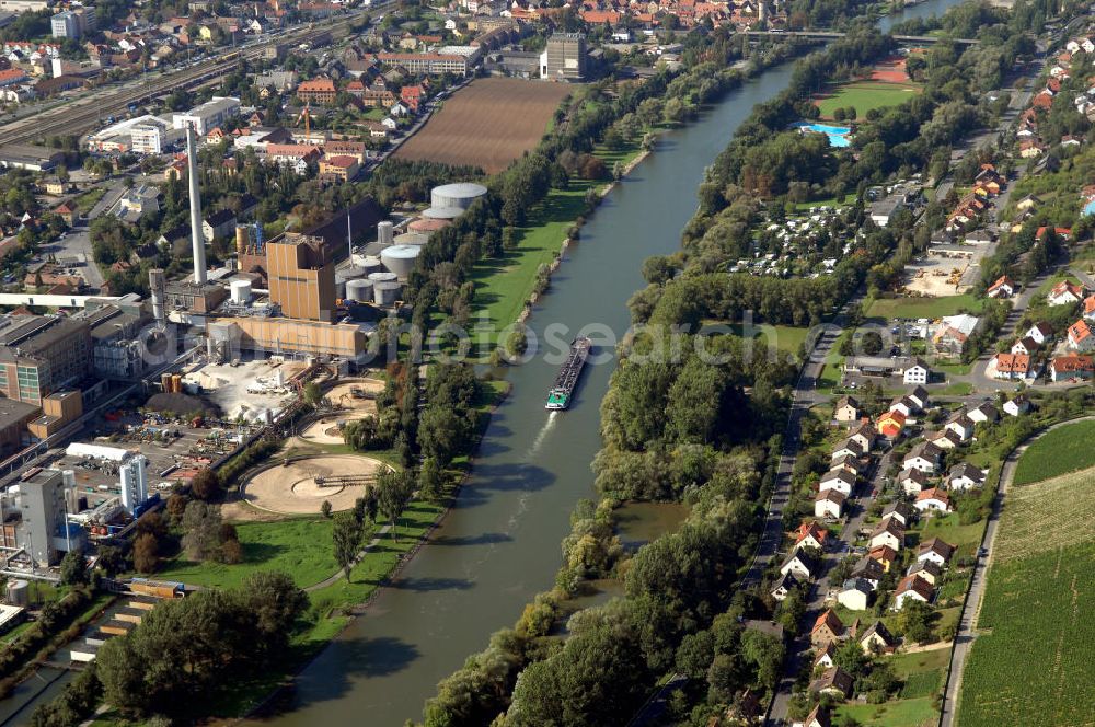 Aerial photograph Frickenhausen am Main - Blick aus Nordost entlang des Uferbereichs am Main mit dem Industriegebiet Ochsenfurt auf der linken Uferseite.