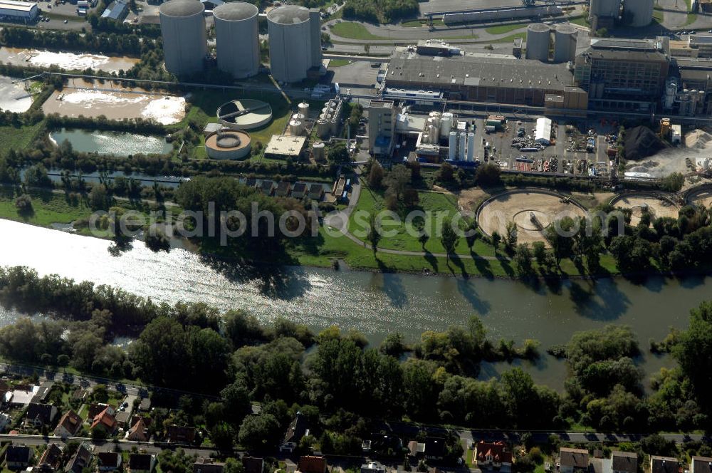 Aerial image Frickenhausen am Main - Blick aus Norden auf den Uferbereich am Main bei Frickenhausen, mit dem Industriegebiet Ochsenfurt im Hintergrund.