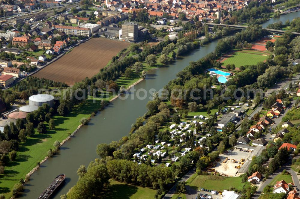 Aerial photograph Ochsenfurt - Blick aus Nordost über den Uferbereich mit dem KNAUS Campingpark Frickenhausen am Main auf das Industriegebiet am linken Ufer und die Altstadt von Ochsenfurt im Hintergrund.