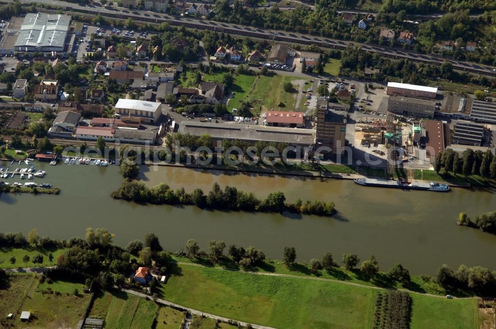 Ochsenfurt from above - Blick aus Norden über den Uferbereich am Main auf Ochsenfurt mit Yachthafen und Binnenhafen.