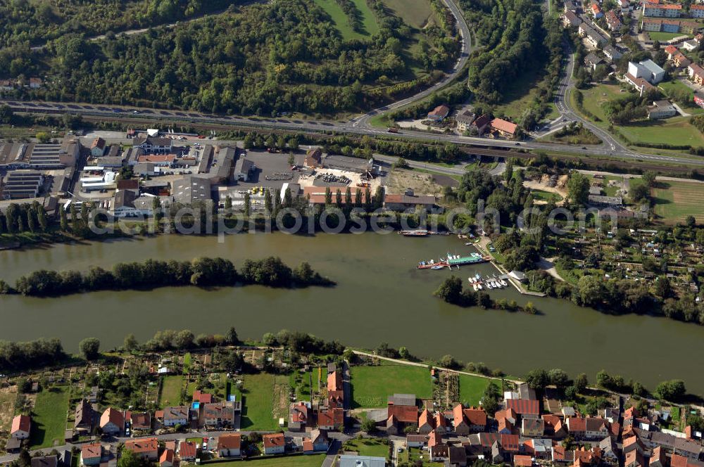 Aerial image Ochsenfurt - Blick aus Norden über den Uferbereich am Main auf Ochsenfurt mit Binnenhafen und Yachthafen.