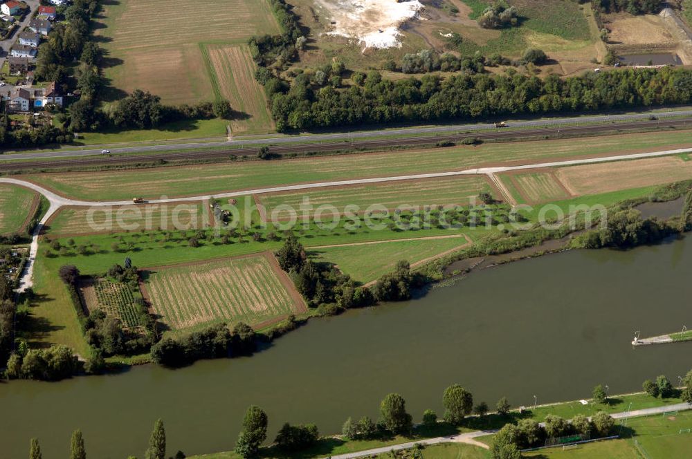 Aerial photograph Ochsenfurt - Blick aus Norden über den Uferbereich am Main bei Ochsenfurt.