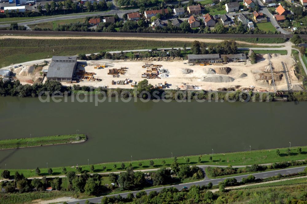 Großmannsdorf am Main from above - Blick von Norden über den Uferbereich am Main auf den Hafen Großmannsdorf.