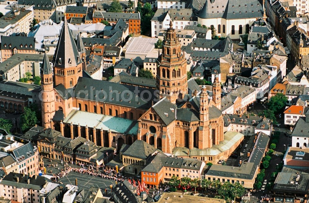 Aerial image Mainz - A view of Mainz Cathedral in Mainz in Rhineland-Palatinate