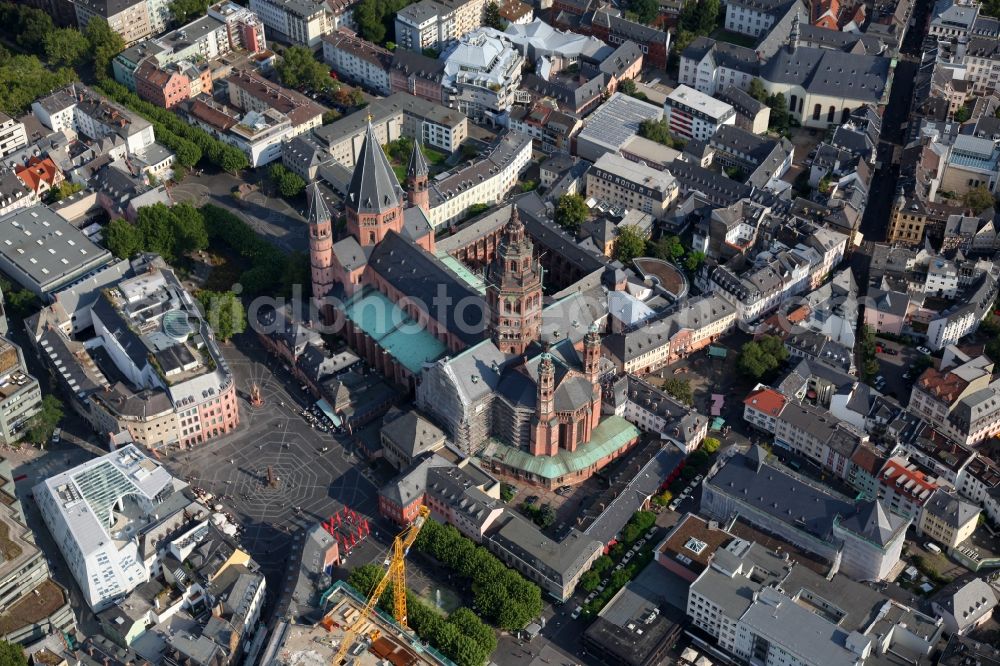 Aerial image Mainz - A view of Mainz Cathedral in Mainz in Rhineland-Palatinate