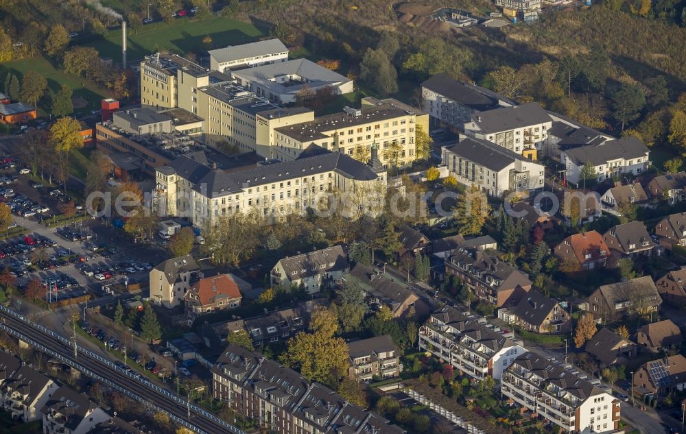 Duisburg from the bird's eye view: View of the Maltese Hospital St. Anna at Albertus Magnus Strasse Duisburg - Huckingen in the state North Rhine-Westphalia. The clinic was built in 1914