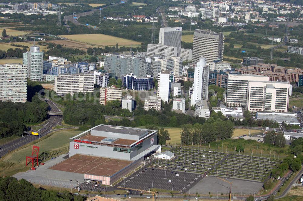 Aerial photograph Eschborn - Mann Mobilia Einrichtungshaus im Gewerbegebiet Eschborn - Süd. Adresse: Elly-Beinhorn-Str. 3, 65760 Eschborn, Tel. +49(0)6196 7743-400, Fax +49(0)6196 7743-499, E-Mail: mann-mobilia-eschborn@mann-mobilia.de; Kontakt Geschäftsführung: Mann Mobilia GmbH, Durlacher Allee 109, 76137 Karlsruhe, Tel. +49(0)721 6096-0, Fax +49(0)721 6096-451