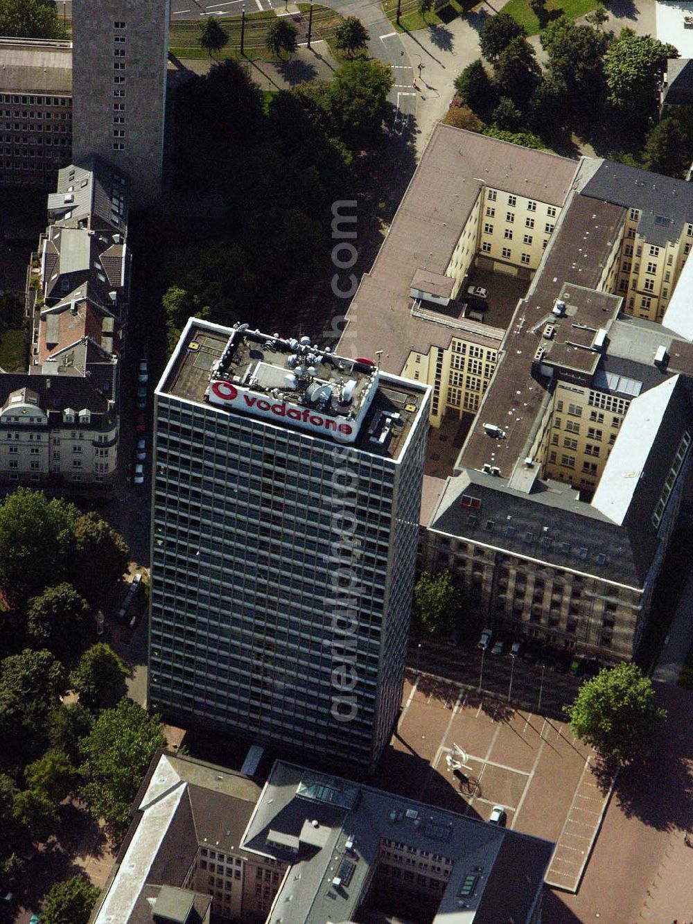 Aerial photograph Düsseldorf (NRW) - 28.08.2005 Düsseldorf (NRW) Blick auf das Mannesmann Hochhaus (Vodafone) südlich der Altstadt. Vodafone D2 GmbH, Am Seestern 1, D-40547 Düsseldorf, E-Mail: kontakt@vodafone.com