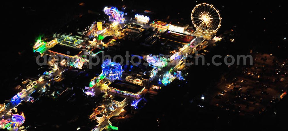 Mannheim from above - Nachtluftbild der Mannheimer Maimess auf dem Neuen Messplatz am Herzogenriedpark. Rund 170 Schaustellerbetriebe aus ganz Deutschland sind zu der in der Mannheimer Neckarstadt alljährlichen Volksfest Maimess angereist. Night aerial view of the Mannheimer Maimess at the Herzogenriedpark. About 170 performers from all over Germany companies have come to the annual Neckar in Mannheim city festival Maimess.