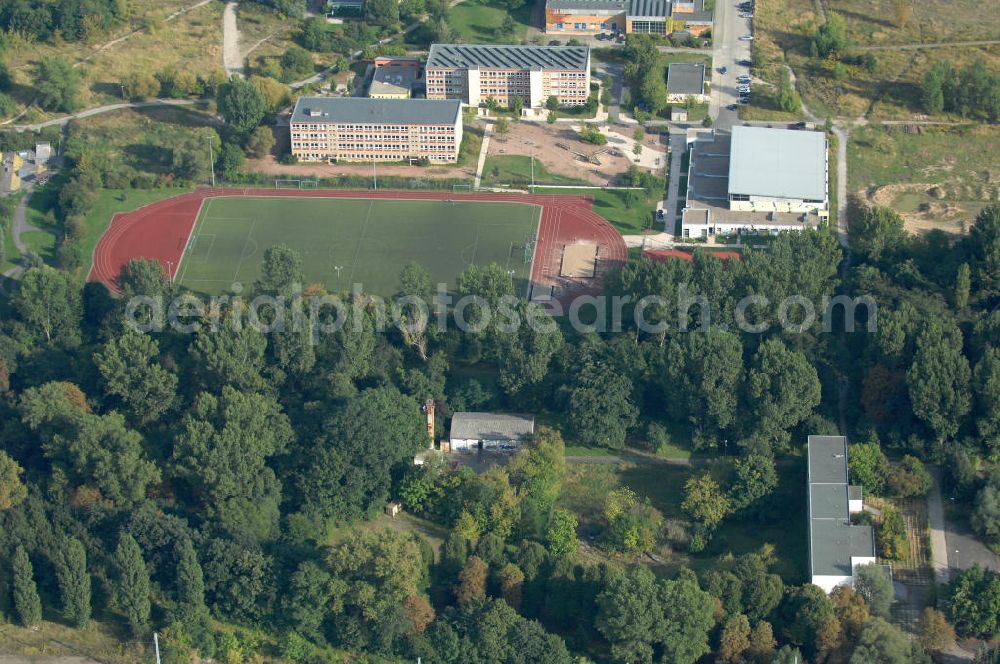 Berlin from the bird's eye view: Blick auf das Sonderpädagogische Förderzentrum Marianne-Buggenhagen-Schule für Körperbehinderte mit Sportplatz in Berlin-Buch.