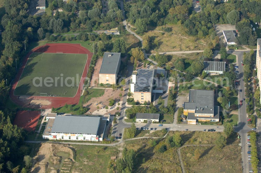 Aerial image Berlin - Blick auf das Sonderpädagogische Förderzentrum Marianne-Buggenhagen-Schule für Körperbehinderte mit Sportplatz in Berlin-Buch.