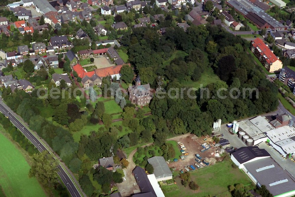 Mohnheim from the bird's eye view: Marienburg Monheim - Business & Conference Center in Monheim castle in North Rhine-Westphalia