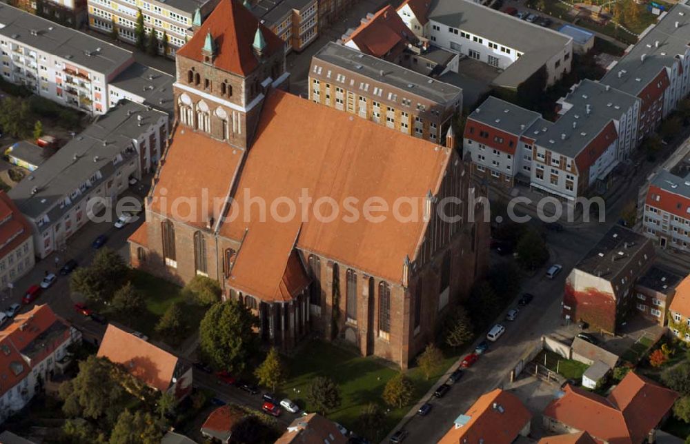 Aerial photograph Greifswald - Blick auf die Marienkirche. Die Einwohner Greifswald nennen St. Marien liebevoll die dicke Marie aufgrund ihrer gedrungenen und massiven baulichen Anlage. Kontakt: Pfarramt St. Marien I - Pfr. Torsten Kiefer, Friedrich-Loeffler-Straße 67, 17489 Greifswald - Tel. (0 38 34) 20 05 - st.marien.1@kirchenkreis-greifswald.de