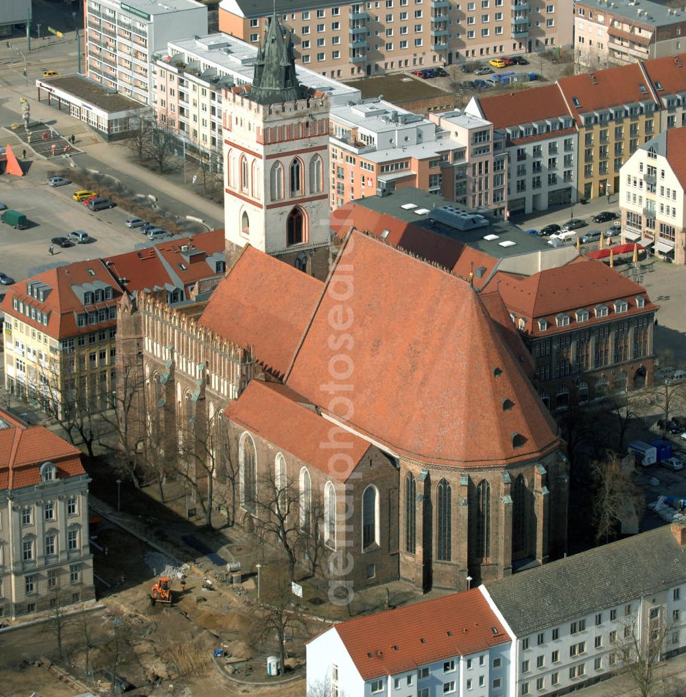 Aerial photograph Frankfurt (Oder) - Blick auf die St. Marienkirche in im Stadtzentrum von Frankfurt (Oder). Die ehemalige Hauptpfarrkirche der Stadt wurde in über 250 Jahren mittelalterlicher Bautätigkeit errichtet. View of the St. Mary's Church in the city center of Frankfurt (Oder). The former main parish church was built over 250 years of medieval construction.