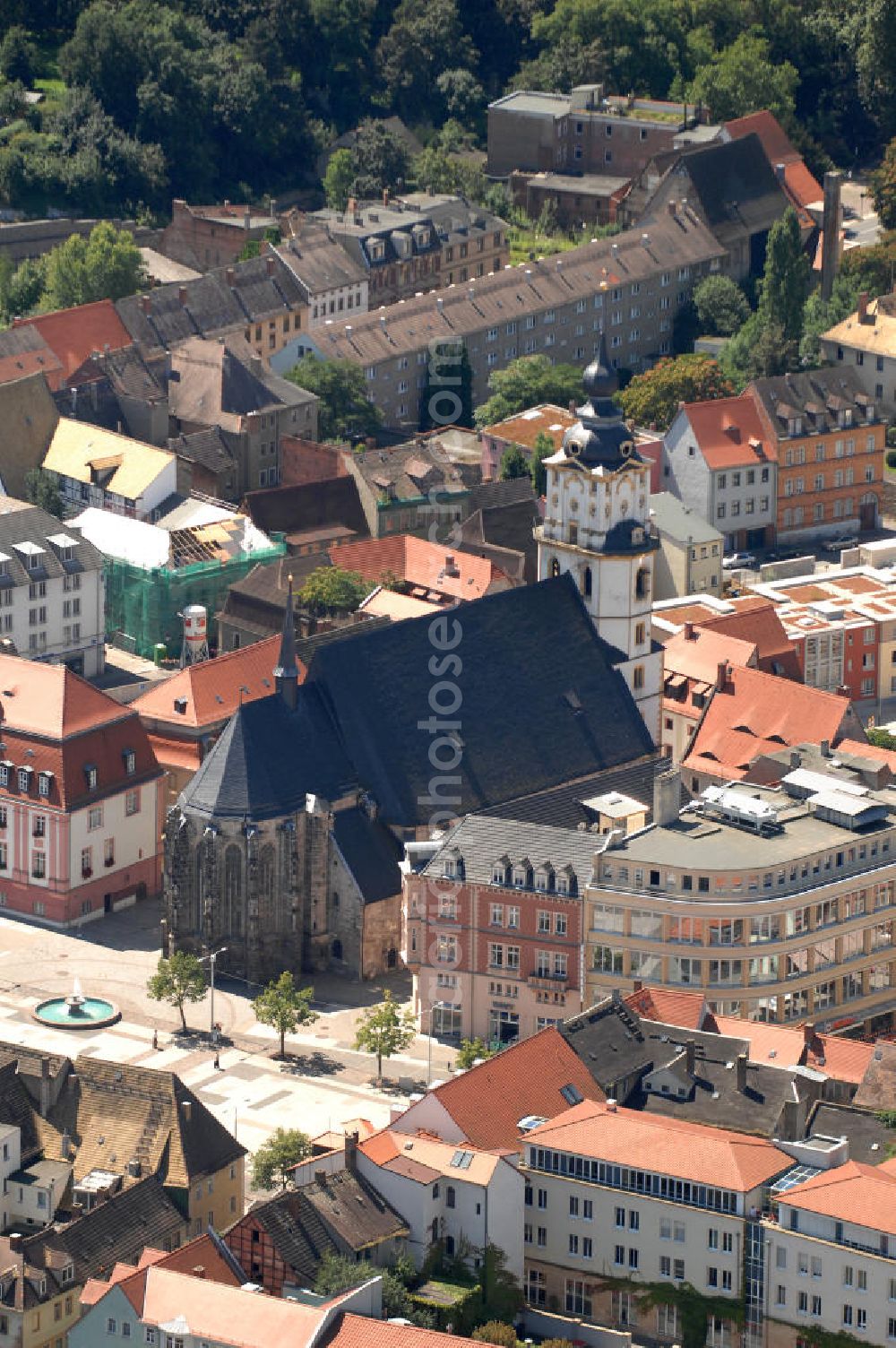 Weißenfels from the bird's eye view: Blick auf die Marienkirche in der Stadt Weißenfels an der Saale, die zur Kirche des Jahres 2000 im Land Sachsen-Anhalt erklärt wurde. Die spätgotische dreischiffige Hallenkirche wurde im 14. Jahrhundert erbaut, der Turmaufbau wurde nach einem Stadtbrand 1718 im Barockstil ergänzt.