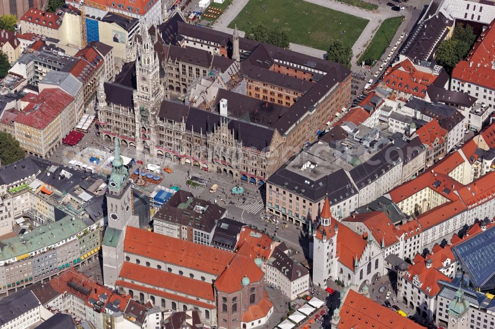 München from the bird's eye view: Ensemble around Marienplatz in the inner city center in Munich in the state Bavaria. In the picture the monument-protected ensemble: New Town Hall between Marienplatz and Marienhof in the pedestrian zone, old town hall, church Saint Peter