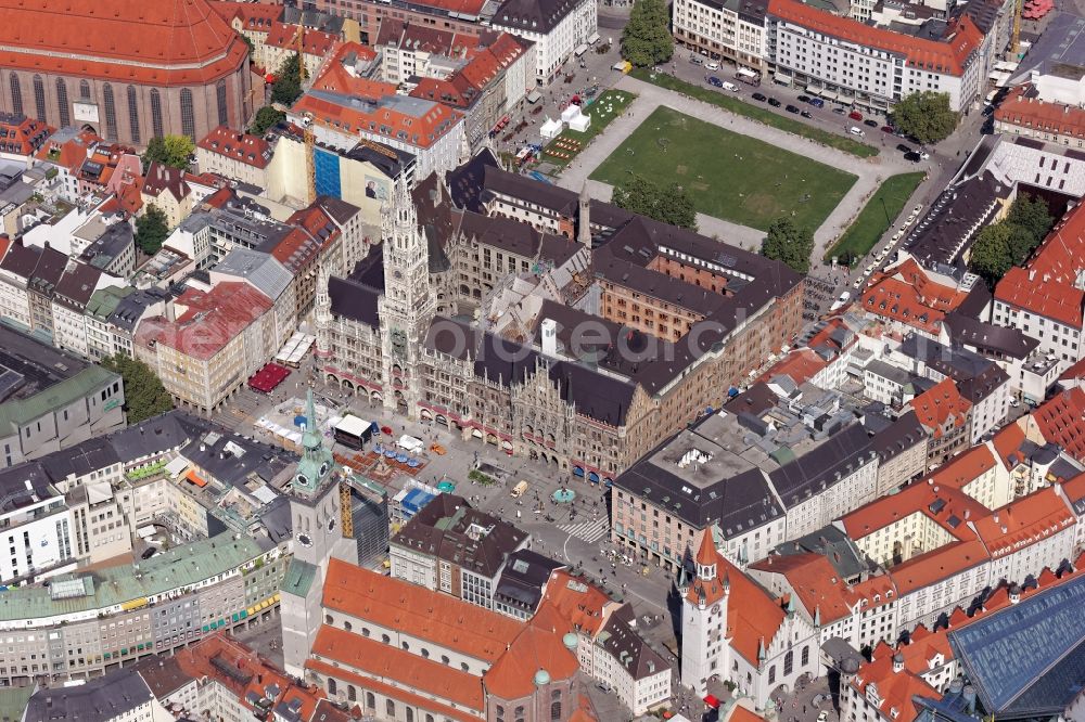 Aerial image München - Ensemble around Marienplatz in the inner city center in Munich in the state Bavaria. In the picture the monument-protected ensemble: New Town Hall between Marienplatz and Marienhof in the pedestrian zone, old town hall, church Saint Peter