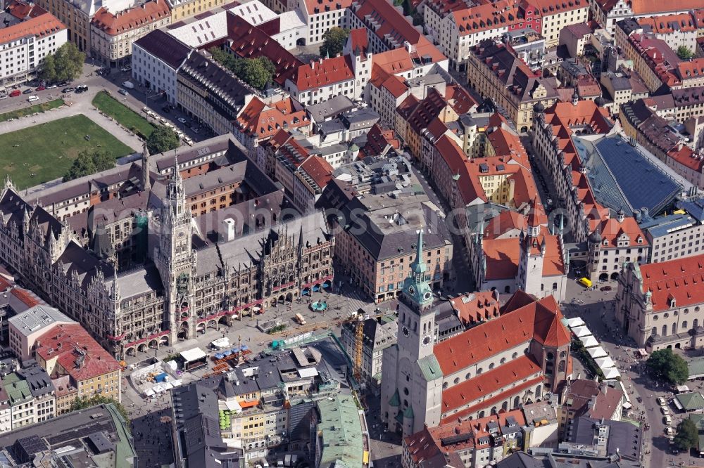 München from the bird's eye view: Ensemble around Marienplatz in the inner city center in Munich in the state Bavaria. In the picture the monument-protected ensemble: New Town Hall between Marienplatz and Marienhof in the pedestrian zone, old town hall, church Saint Peter