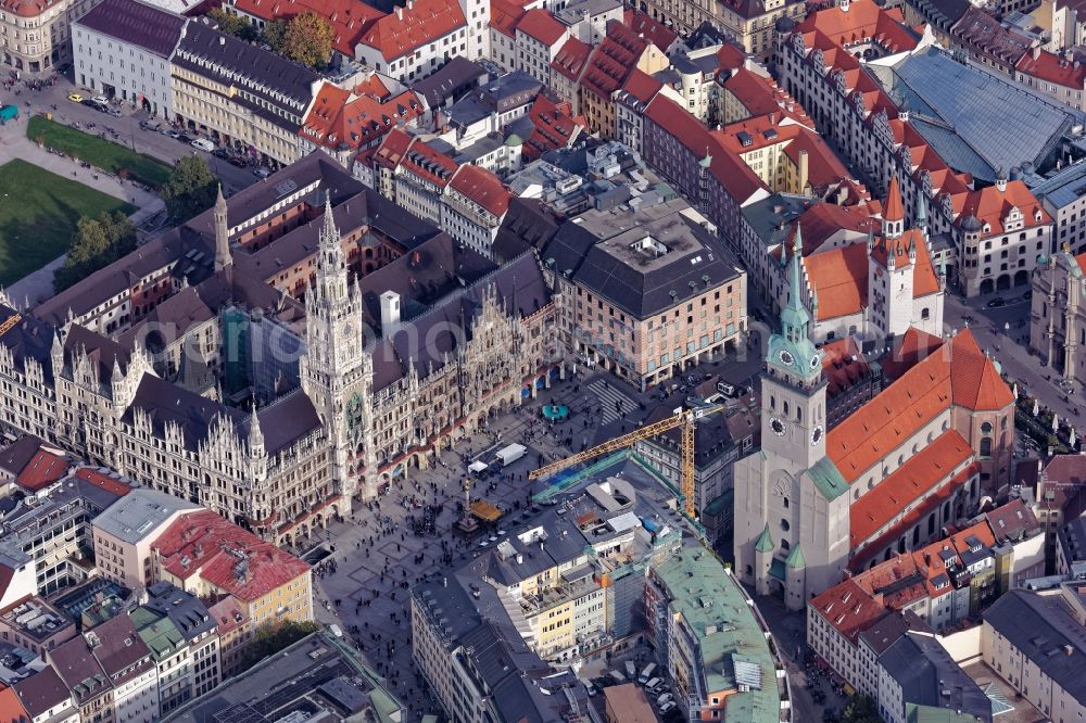 München from the bird's eye view: Ensemble around Marienplatz in the inner city center in Munich in the state Bavaria. In the picture the monument-protected ensemble: New Town Hall between Marienplatz and Marienhof in the pedestrian zone, church Saint Peter