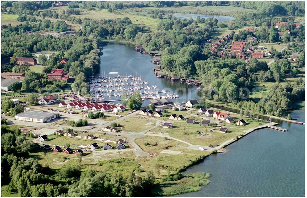 Rechlin from the bird's eye view: 15.08.2004, Die Marina Claassee in Rechlin liegt in einem der schönsten Wassersport-Reviere Deutschlands, dabei ist sie nur an derthalb Autostunden von Berlin und gute zwei Stunden von Hamburg entfernt. Hier finden Segler alle wichtigen Dienstleistungen und Einkaufsangebote ­ in ebenso geschützter wie idyllischer Umgebung. Das Marinagelände befindet sich zwischen Claassee und Müritz-Nationalpark und gehört zum Ort Rechlin.