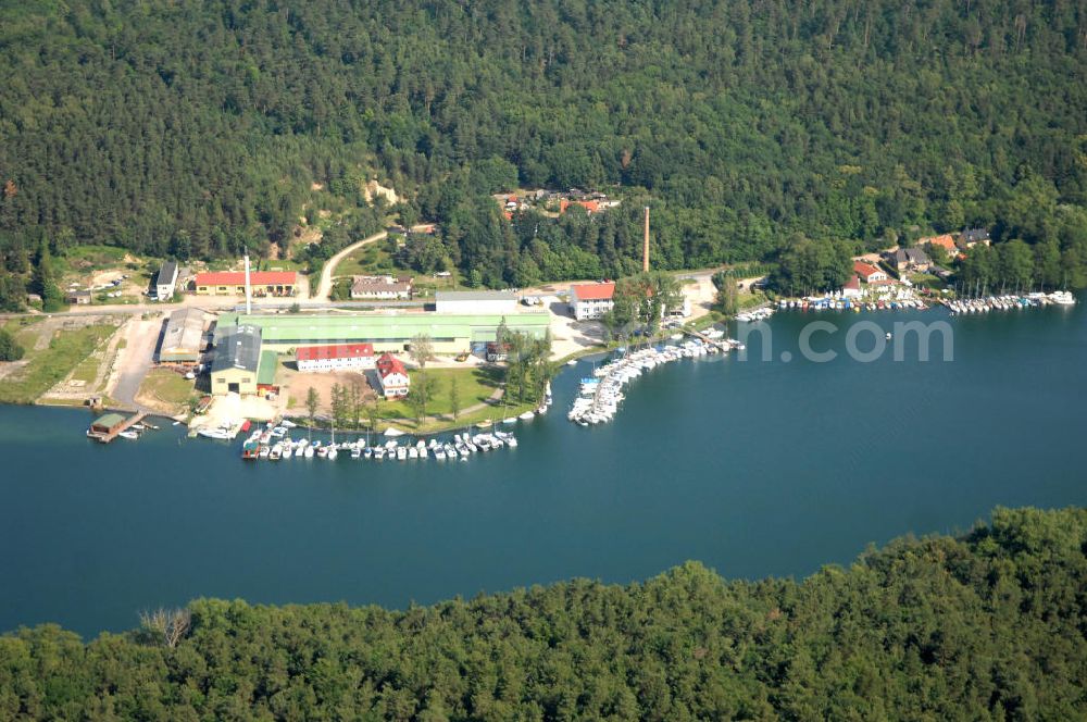 Elsenau from the bird's eye view: Blick auf die Marina Elsenau am Werbellinsee in Brandenburg. Der Ort grenzt an das Biosphärenreservat Schorfheide-Chorin und wird von der Seerandstraße durchzogen. View of the Marina Elsenau at the lake Werbellinsee in Brandenburg / BB.