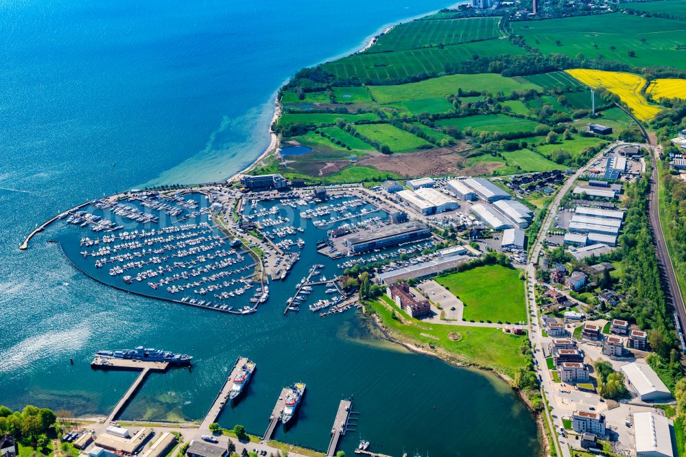 Aerial photograph Neustadt in Holstein - Marina - harbour area on the shore of the new town-dwellers bay in the district on street An der Wiek of Neustadt in Neustadt in Holstein in the federal state Schleswig-Holstein