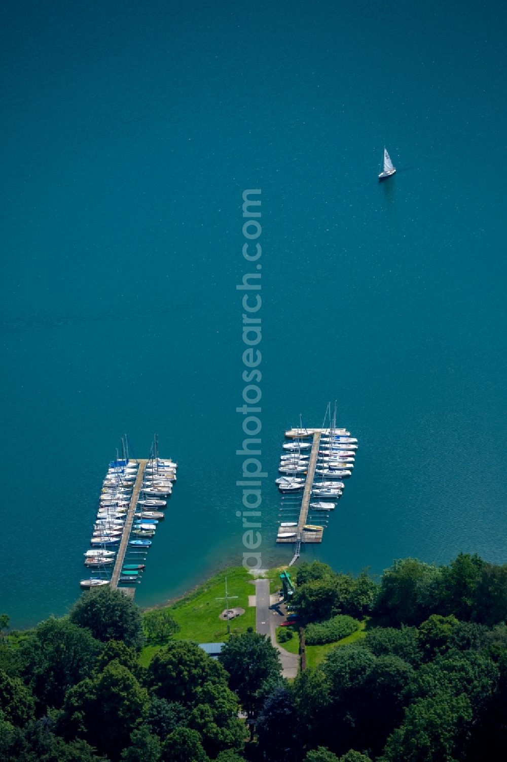 Meschede from above - Marina - harbour area on the shore of Segel-Club Hennesee e.V. Meschede Berghauser Bucht in Meschede in the state North Rhine-Westphalia