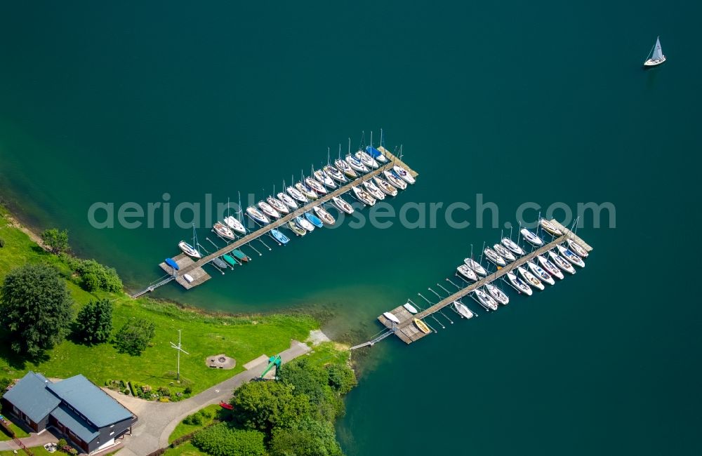 Aerial image Meschede - Marina - harbour area on the shore of Segel-Club Hennesee e.V. Meschede Berghauser Bucht in Meschede in the state North Rhine-Westphalia