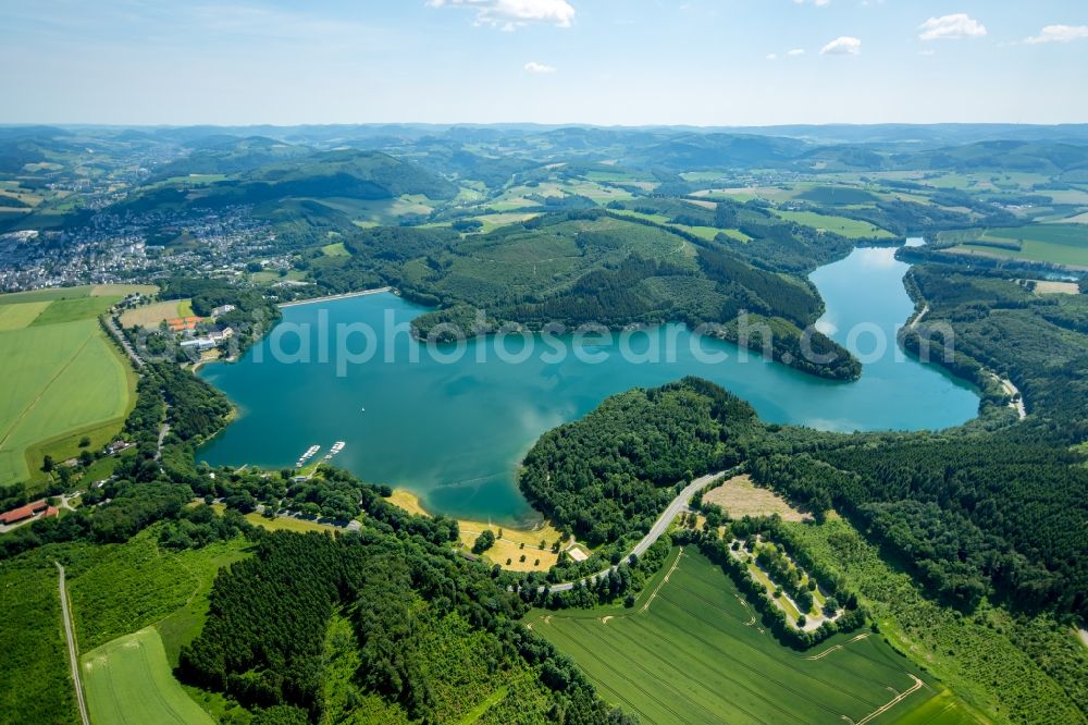 Aerial photograph Meschede - Marina - harbour area on the shore of Segel-Club Hennesee e.V. Meschede Berghauser Bucht in Meschede in the state North Rhine-Westphalia