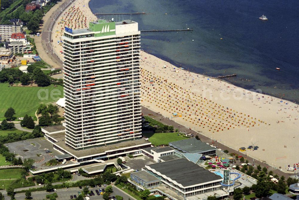 Travemünde from above - Blick auf das MARITIM - Hotel am Strand von Travemünde. View of the Maritim - Hotel on the beach of Travemünde.