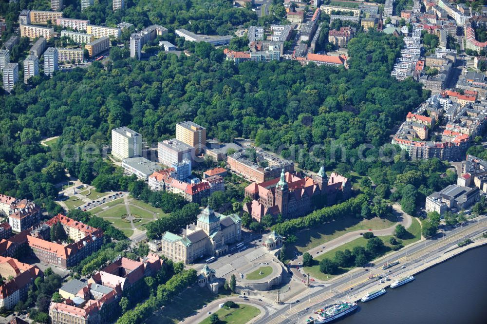 Aerial photograph Stettin / Szczecin - Blick auf das Maritime Museum an der Hakenterasse am Adam-Mickiewicz-Platz. Das Museum ist Teil des National Museum, Szczecin (Polish: Muzeum Narodowe w Szczecinie). The Szczecin Maritime Museum, part of the National Museum.