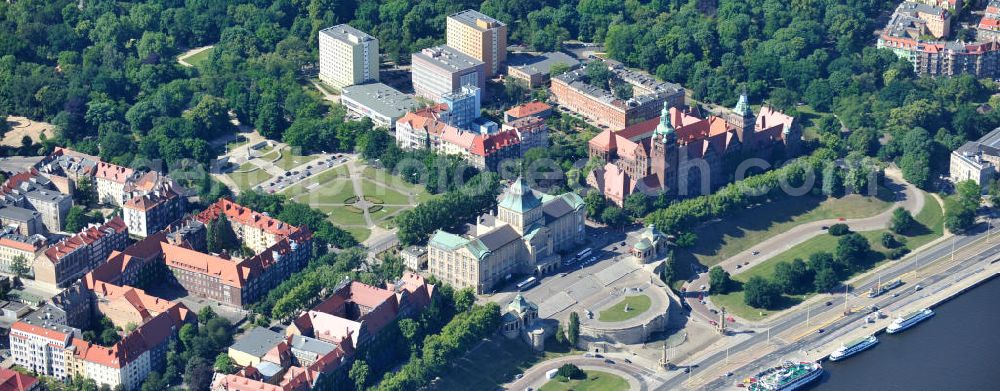 Stettin / Szczecin from above - Blick auf das Maritime Museum an der Hakenterasse am Adam-Mickiewicz-Platz. Das Museum ist Teil des National Museum, Szczecin (Polish: Muzeum Narodowe w Szczecinie). The Szczecin Maritime Museum, part of the National Museum.