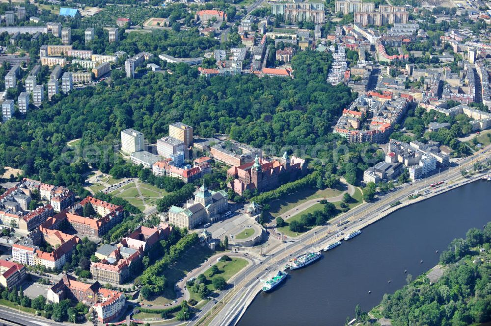 Stettin / Szczecin from the bird's eye view: Blick auf das Maritime Museum an der Hakenterasse am Adam-Mickiewicz-Platz. Das Museum ist Teil des National Museum, Szczecin (Polish: Muzeum Narodowe w Szczecinie). The Szczecin Maritime Museum, part of the National Museum.